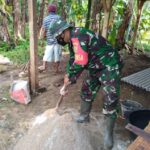 Budaya Gotong Royong di Wilayahnya, Babinsa Membantu Warga Membangun Rumah